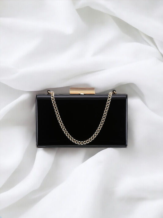 Dazzle and delight with our glamorous Glam Clutch! Designed to impress, this clutch features a dazzling exterior that adds instant glamour to any outfit. 