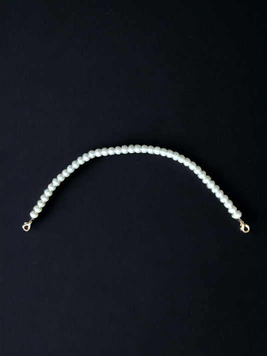 Enhance your purse's look with Vdesi's small pearls handle that will add a touch of sophistication wherever you go. 