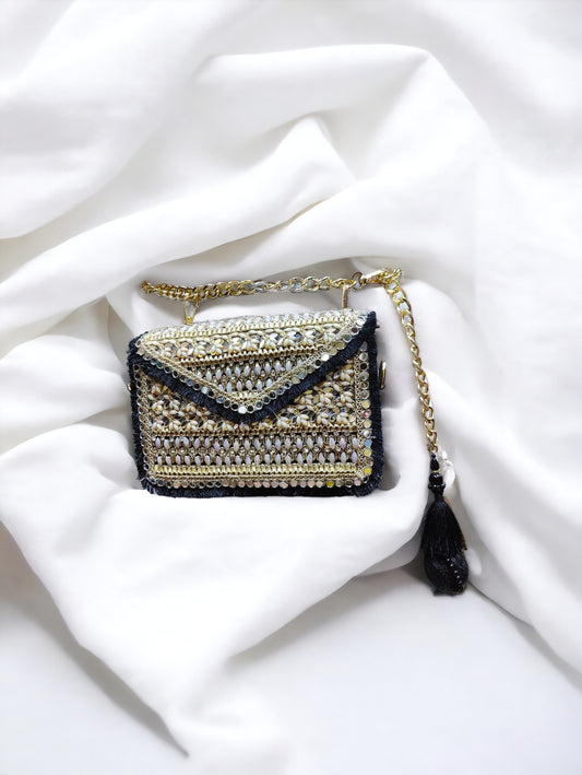 Introducing the epitome of elegance and tradition – the Rajasthani-inspired Ladies Waist Flip Bag. 